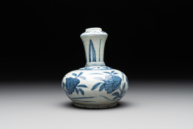 A Chinese blue and white 'kraak' porcelain 'bird' kendi, Wanli