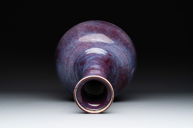 A Chinese flamb&eacute;-glazed bottle vase, 18/19th C.