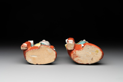 A Chinese export faux-bois stand with two putti and two famille rose boys, Qianlong/Jiaqing
