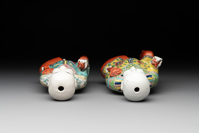 A Chinese export faux-bois stand with two putti and two famille rose boys, Qianlong/Jiaqing