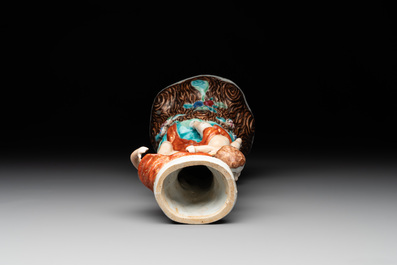 A Chinese export faux-bois stand with two putti and two famille rose boys, Qianlong/Jiaqing