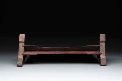 A pair of Chinese carved soapstone groups and a painted alabaster and wood table screen depicting a folk tale, 18/19th C.