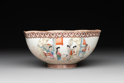 A Chinese famille rose octagonal eggshell bowl with figural design, Qianlong mark, 20th C.