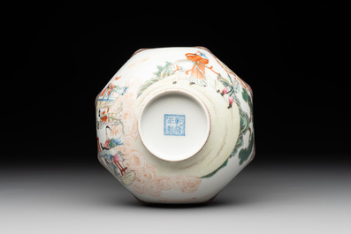 A Chinese famille rose octagonal eggshell bowl with figural design, Qianlong mark, 20th C.