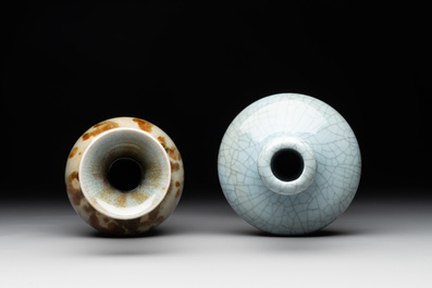 A Chinese flamb&eacute;-glazed vase and a ge-type garlic-mouth vase, 19th C.