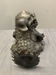 A pair of fine Chinese bronze Buddhist lions, 17/18th C.