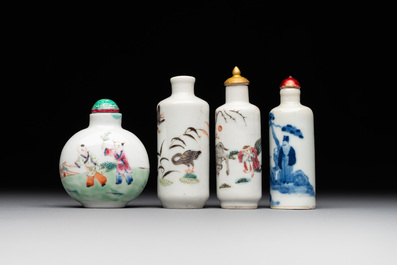 Four Chinese famille rose, verte and blue and white snuff bottles, Qianlong mark, 19/20th C.