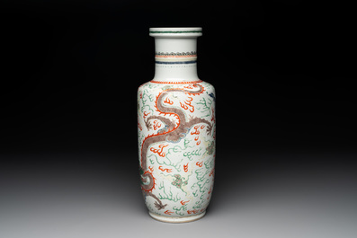 A Chinese famille verte 'dragon and phoenix' rouleau vase, 19/20th C.