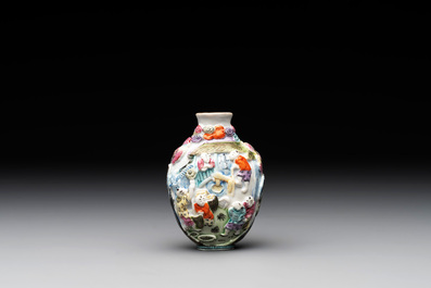 A Chinese molded famille rose 'playing boys' snuff bottle, Qianlong mark, 19th C.