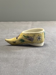 Two Chinese sancai-glazed shoes with flowers and butterflies design, Kangxi