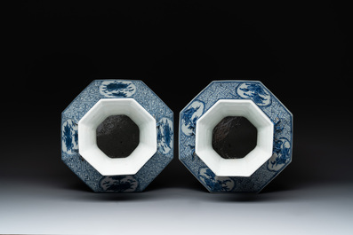 A pair of Chinese blue and white octagonal vases with floral design, 19th C.