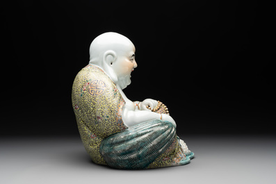 A large Chinese famille rose Buddha, Xu Dequan 徐德全 mark, 19/20th C.