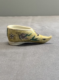 Two Chinese sancai-glazed shoes with flowers and butterflies design, Kangxi
