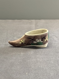 Two Chinese sancai-glazed shoes with flowers and butterflies design, Kangxi