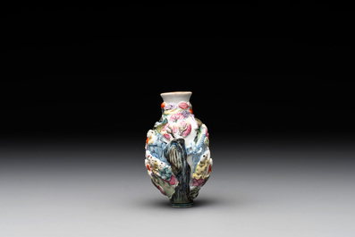 A Chinese molded famille rose 'playing boys' snuff bottle, Qianlong mark, 19th C.