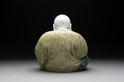 A large Chinese famille rose Buddha, Xu Dequan 徐德全 mark, 19/20th C.