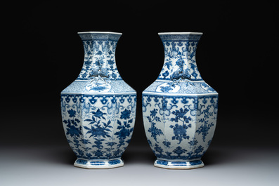 A pair of Chinese blue and white octagonal vases with floral design, 19th C.