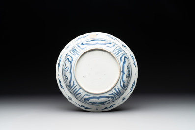A fine Chinese blue and white 'kraak' porcelain 'deer' 'klapmuts' bowl, Wanli