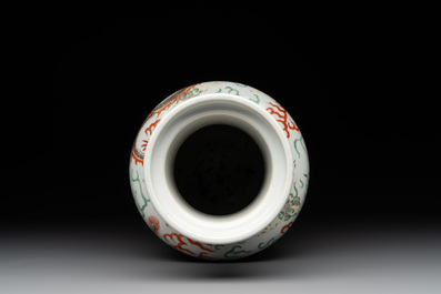 A Chinese famille verte 'dragon and phoenix' rouleau vase, 19/20th C.