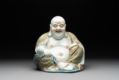 A large Chinese famille rose Buddha, Xu Dequan 徐德全 mark, 19/20th C.