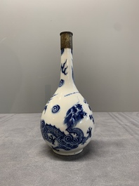 Two Chinese blue and white 'Bleu de Hue' vases with a phoenix for the Vietnamese market, Tho 壽 and Nội phủ thị nam 內府侍南 mark, 19th C.
