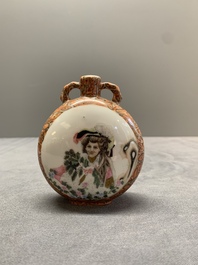 A small Chinese famille rose 'faux-marbre' and 'European subject' moonflask, Qianlong mark, 20th C.
