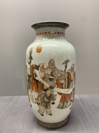 A Chinese gilt-decorated iron-red and grisaille lantern-shaped vase, signed Zhou Xiangpu 周湘浦, Ya Wan Zhen Cang 雅玩珍藏 mark, 20th C