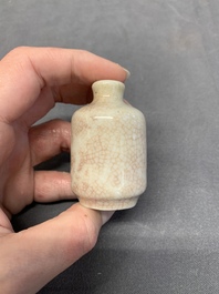 Six various Chinese ge-type and copper-red snuff bottles, 19th C.