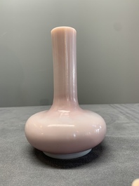 A pair of Chinese pink Peking glass bottle vases, Qing