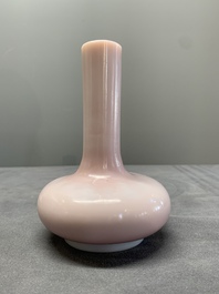 A pair of Chinese pink Peking glass bottle vases, Qing