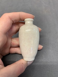 Six various Chinese ge-type and copper-red snuff bottles, 19th C.