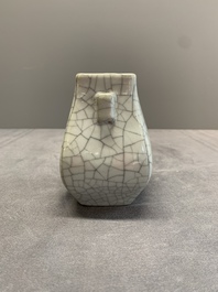 A small Chinese ge-type 'hu' vase, 18/19th C.