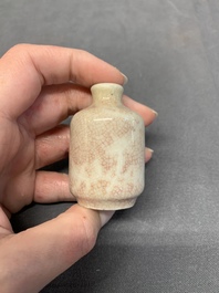 Six various Chinese ge-type and copper-red snuff bottles, 19th C.