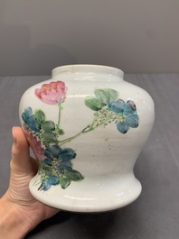 A varied collection of nine Chinese famille rose wares, 19/20th C.