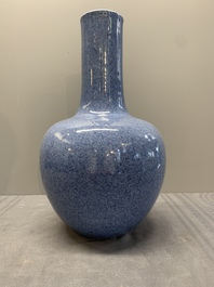 A Chinese monochrome powder blue bottle vase, 19/20 th C.