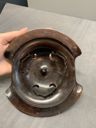 A Chinese gold-splashed bronze censer with wooden cover, Xuande mark, 17/18th C.