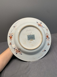 A pair of Chinese verte-Imari 'The Yang family female generals 楊門女將' dishes, Kangxi