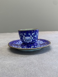 A pair of Chinese Canton enamel 'double happiness 囍' trembleuse cups and saucers, Qianlong/Jiaqing