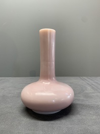 A pair of Chinese pink Peking glass bottle vases, Qing