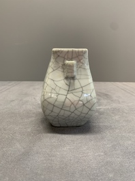 A small Chinese ge-type 'hu' vase, 18/19th C.