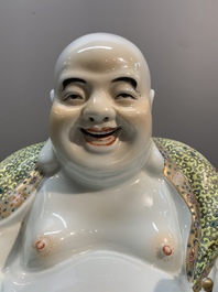 A large Chinese famille rose Buddha, Xu Dequan 徐德全 mark, 19/20th C.