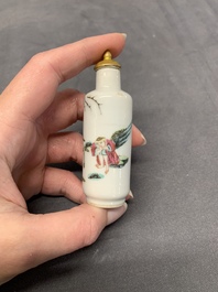 Four Chinese famille rose, verte and blue and white snuff bottles, Qianlong mark, 19/20th C.