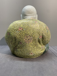 A large Chinese famille rose Buddha, Xu Dequan 徐德全 mark, 19/20th C.