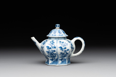 A Chinese blue and white tureen, a teapot and two dishes, Yongzheng/Qianlong