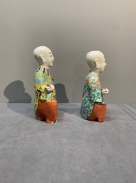 A Chinese export faux-bois stand with two putti and two famille rose boys, Qianlong/Jiaqing
