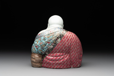 A Chinese famille rose Milefo Buddha, Xue Changseng 薛長森 mark, 20th C.