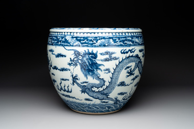 A Chinese blue and white 'dragon' fish bowl, 19th C.