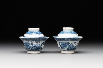 A collection of 32 pieces Chinese blue and white cups, saucers and covers with floral design, Qianlong