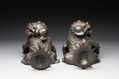 A pair of fine Chinese bronze Buddhist lions, 17/18th C.