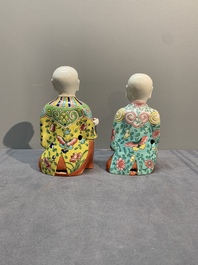 A Chinese export faux-bois stand with two putti and two famille rose boys, Qianlong/Jiaqing